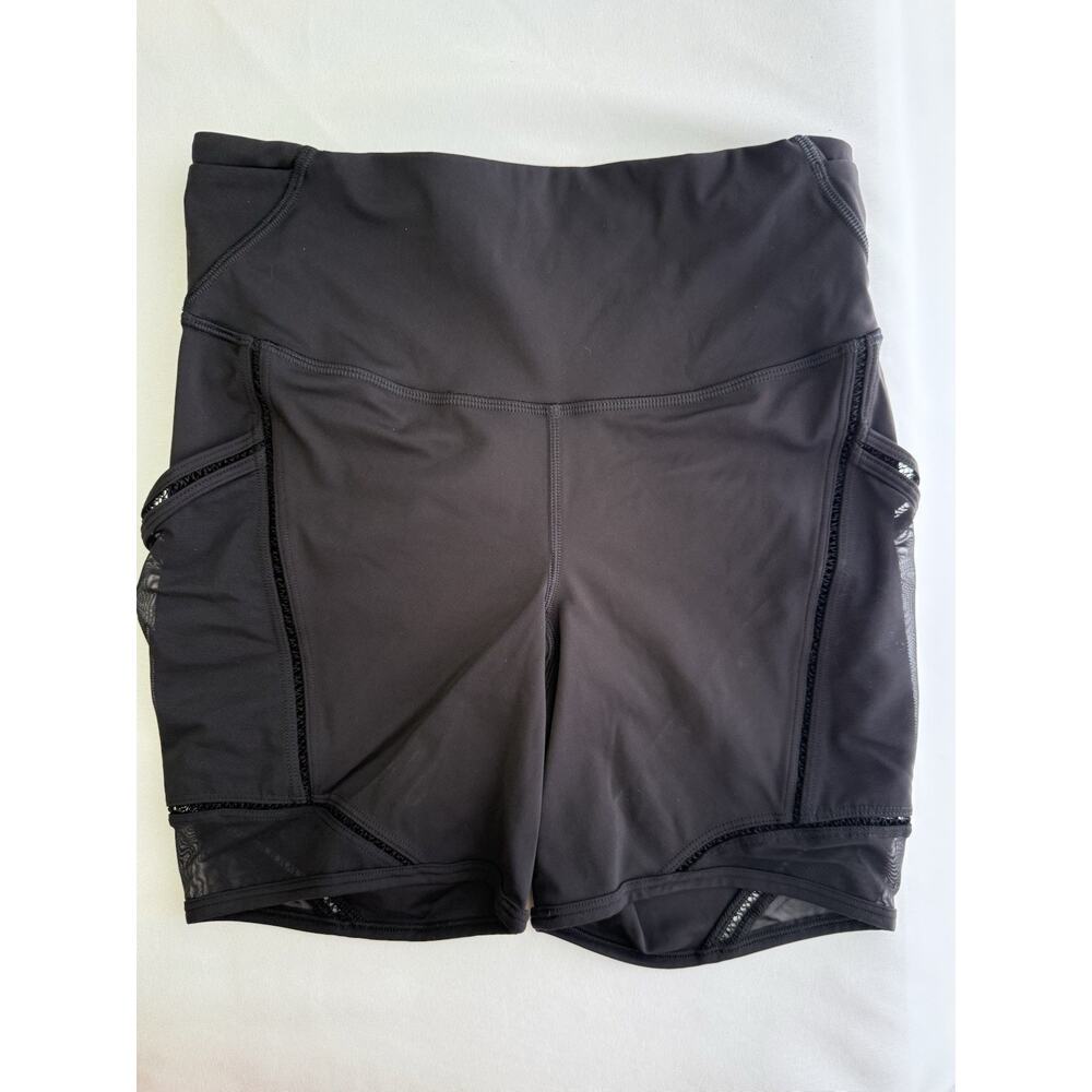Lululemon Size 6 Mesh Biker Workout Shorts With Pockets